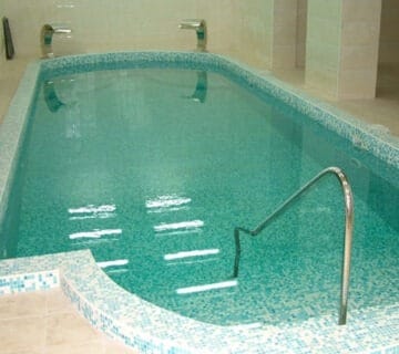 Бассейн в доме: что нужно знать перед строительством